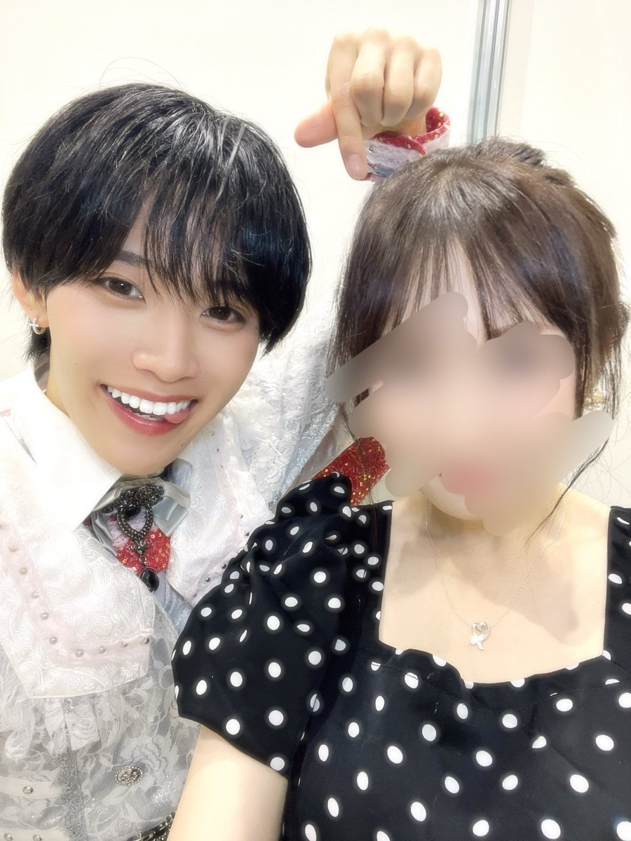 S__cha_s's tweet photo. まいちゃんに今の目標🍒だからっ😤って言ってたらまさかのぉぉぉ😭で泣きそうなった😭😭
全然慣れない😇手震えるしテンパる😇
元気をありがとう🫶🏻☀️ https://t.co/IfzgqgOKHv