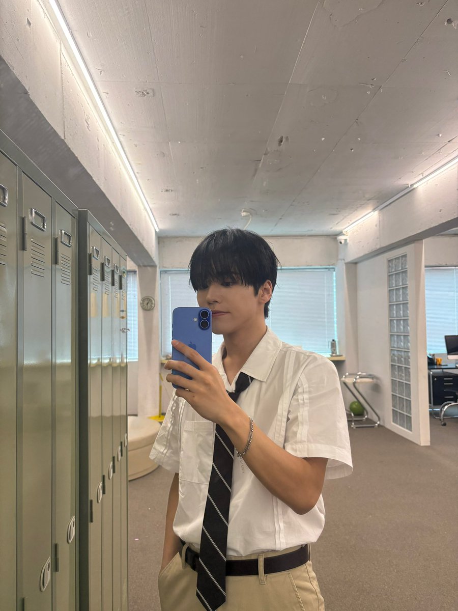 ONF_members's tweet photo. [#유토 #YUTO]
오늘 하루종일 온앤오프 9주년 축하해준 퓨즈들 넘 고맙고 라이브까지 덕분에 즐겁고 행복했어요💙 지금까지 해왔던 시간들이 정말 소중하고 앞으로 더 소중한 날들 함께! 보내보자 퓨즈!! Lights On😎💡❤️‍🔥 https://t.co/BwnowweU9O