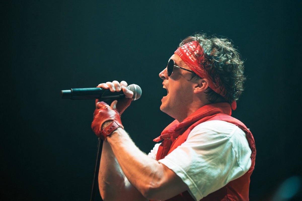 TLW80s's tweet photo. 8/1(土)は
東京/ファイナル 浅草花劇場
ありがとうございました！

ザ・リーサルウェポンズ
全国ツアー2026
全公演が無事終了しました！

満員御礼が続いたため
ご入場の際などにご不便を
おかけしてしまいましたが
超ド級の全力ツイン怒号
誠にありがとうございました！ https://t.co/7TKyQFVEFl