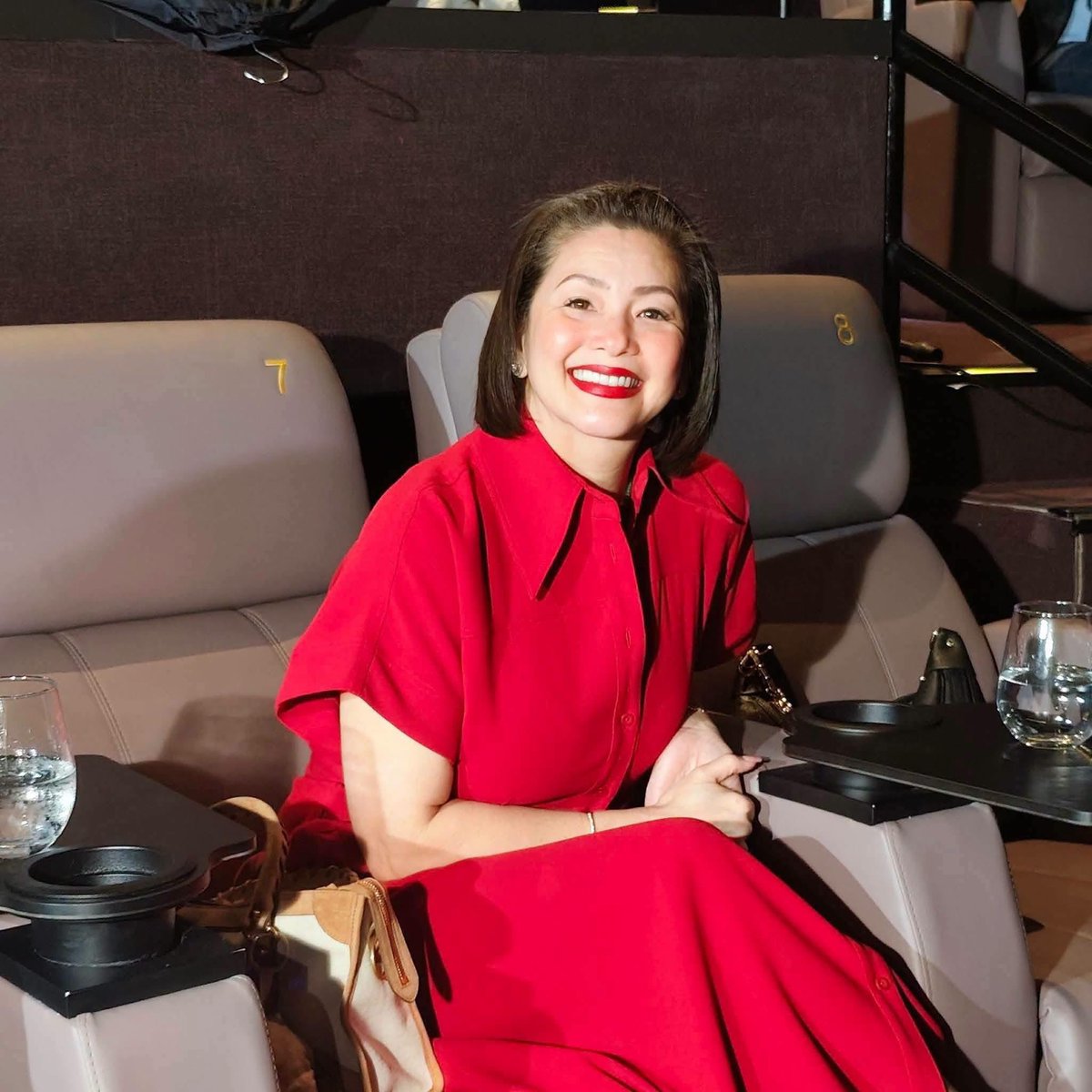 yourstrulycg_'s tweet photo. Martee after 19 years. Successful businesswoman HAHAHAHA! https://t.co/MX7kJI6Qq7