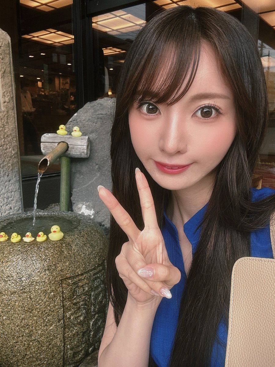 yuuka_stnk's tweet photo. 今日は朝から群馬県でイメージ作品のロケでした📸

温泉に癒されながら、素敵な作品をたくさん撮影してきたよ☺️

完成を楽しみに待っていてね🦊💙 https://t.co/tQ3mnY1oKy
