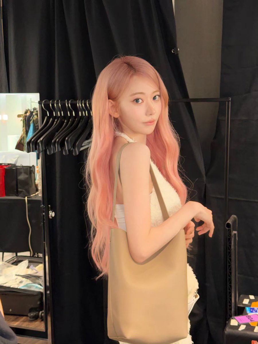 FIMBASE's tweet photo. [INSTAGRAM] 260803 | 39saku_chan  
🎵 JENNIE - Less than a Lover 

“😘” (1/3)

#SAKURA #사쿠라
#LE_SSERAFIM #르세라핌 https://t.co/H0GM6QdFF5