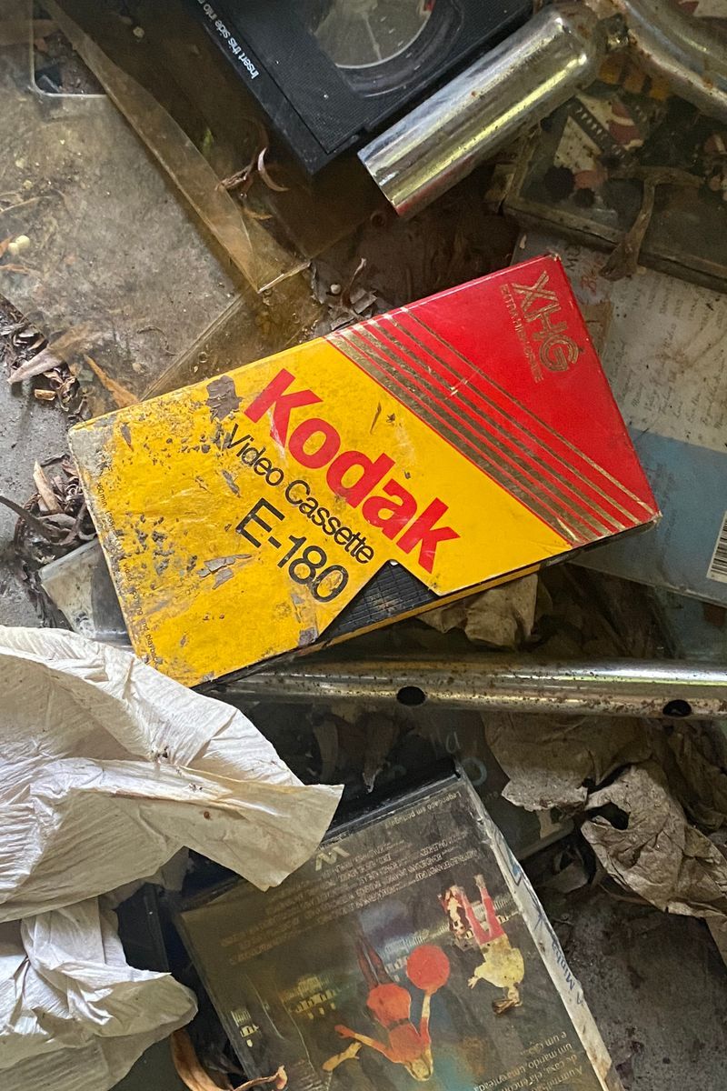Toronto_Editing's tweet photo. Remember those bulky camcorders and the challenge of filming your kid's school play from the back row? Those VHS tapes might be hiding under a layer of dust—and mold. Time to bring those memories back to life and rescue the good old days before they're gone for good. https://t.co/5b7MsQCOZ7