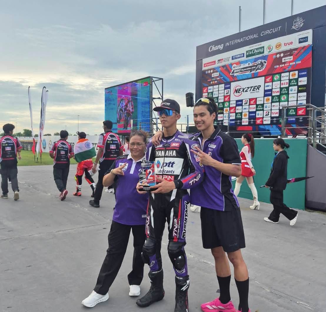 ohmsmamapanda's tweet photo. Mae Jom：
“The team may be a little less aggressive for now, but the excitement remains. Our fighting spirit hasn’t gone anywhere. When the team is ready, we will give it our all. For now, please enjoy the show.

Thank you to all our supporters
Thank you to every athlete who gave their all
Thank you to the whole team for all your hard work
Thank you to everyone behind‑the‑scenes at Thanapa Construction
Thank you to all our motor‑sport friends and partners
Thank you to the fan club for bringing joy and cheering on my son, one of the toughest racers out there
Thank you to Mr. Thongchai and Mom Tob for coming to support our boy. Once a fierce competitor, now he watches from the sidelines.
See you at Round 3.
#ohmpawat #pomnatetan11
