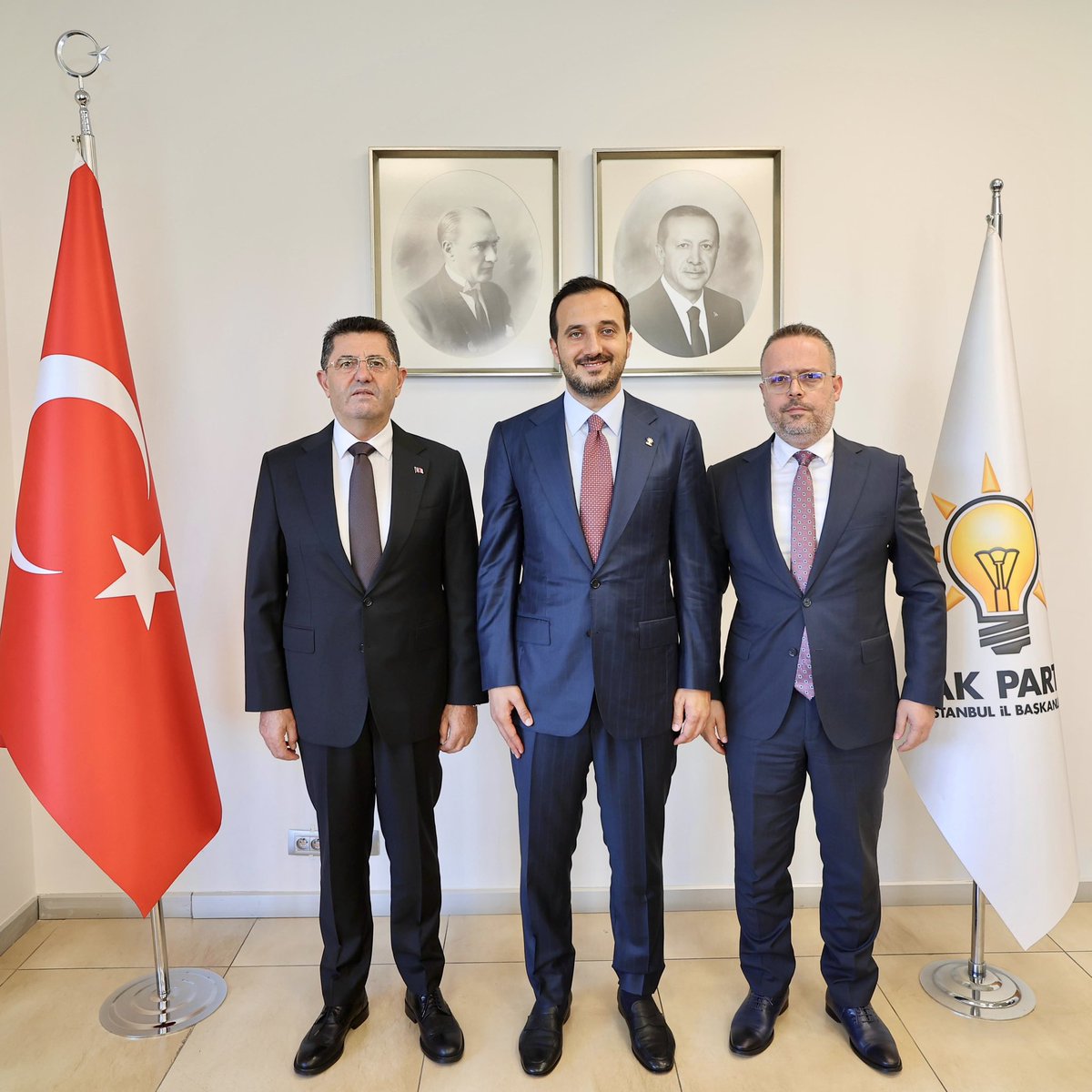abdullahozdemir's tweet photo. AK Parti ailemize katılan Çekmeköy Belediye Başkanımız Sayın Orhan Çerkez'i İl Başkanlığımızda ağırladık. Çekmeköylü hemşehrilerimizin mutluluğu için hep birlikte çalışıp, gayret göstereceğiz. Yeniden hayırlı olsun. https://t.co/VRLGu0MEk4