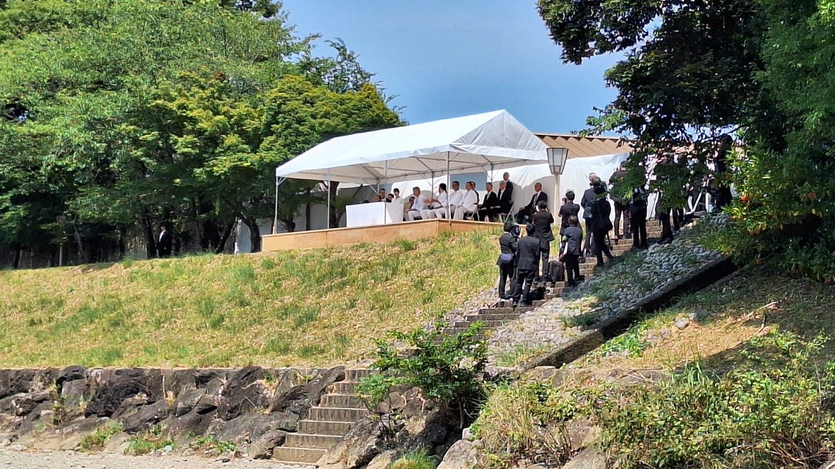 saesae6060's tweet photo. 令和8年8月2日第63回神宮式年遷宮
伊藤健太郎君発見❗
ありがとう😆💕✨
遠くに愛子様😄 https://t.co/4Ov7fPZgDR