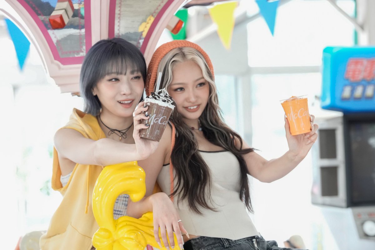 mezamashimedia's tweet photo. HANAのJISOOさんとYURIさんの休日をのぞき見！？

思わず許してしまうこと・生まれ変わったら就きたい職業を明かしました。

＼＼動画はこちら／／
https://t.co/ujiiKZ45oo

【「マクドナルド」新TVCM撮影メイキング＆インタビュー】 https://t.co/xu39xFdJmQ