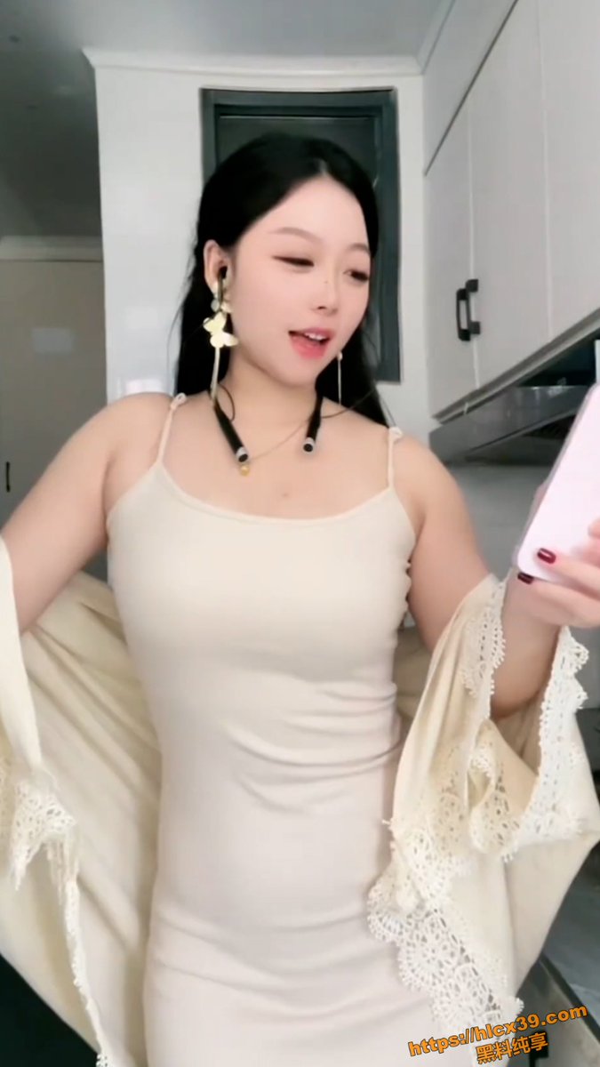 futejia01's tweet photo. 抖音6.5万粉丝网红 瑾年 私密定制福利 反差眼镜成熟御姐露出诱惑

直达链接：https://t.co/AuSNVyONB3

#抖音6.5万粉丝瑾年 #反差眼镜成熟御姐瑾年 #瑾年私拍福利新作 #瑾年私密定制视频 #瑾年福利视频完整版 #瑾年定制福利内容 #抖音网红瑾年视频流出 #网红瑾年视频高清版 #网红瑾年视频在线观看 https://t.co/HyLUWRGLdV