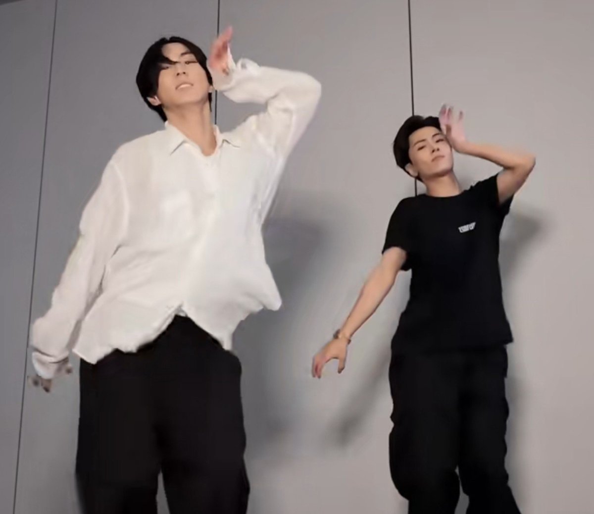 PJAY_BR's tweet photo. 📈 TOPIC | 260803

“ENHYPEN’s Jay and #JUNGWON Nail KATSEYE’s ‘Animal’ Dance Challenge”

☑️ Interact with posts under this topic and use Park Jongseong’s tags below!
🖇 https://t.co/PCXwSSM9Vz

#JAY #ジェイ #제이 #ENHYPEN_JAY
#엔하이픈_제이 #ENHYPEN #엔하이픈 @ENHYPEN_members https://t.co/OBwxJmcA6r