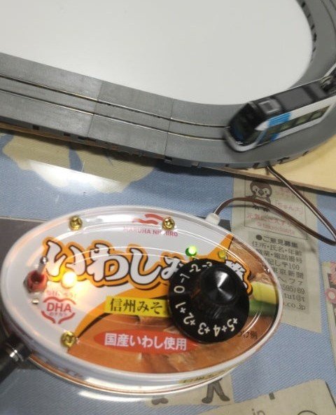 redsnakecomeon's tweet photo. @guhon いえいえ、こちらもネタで…お気遣い恐れ入ります
Nゲージのコントローラを色んな筐体探して作ってたりしてますが
アルミケースでスッキリ作れるのはやっぱり憧れですし
回路試作はブレッドボードでしますし、どのステップも立派な工作ですよね https://t.co/r3h5LCrRty
