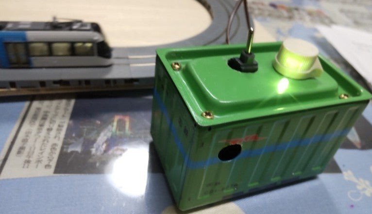 redsnakecomeon's tweet photo. @guhon いえいえ、こちらもネタで…お気遣い恐れ入ります
Nゲージのコントローラを色んな筐体探して作ってたりしてますが
アルミケースでスッキリ作れるのはやっぱり憧れですし
回路試作はブレッドボードでしますし、どのステップも立派な工作ですよね https://t.co/r3h5LCrRty