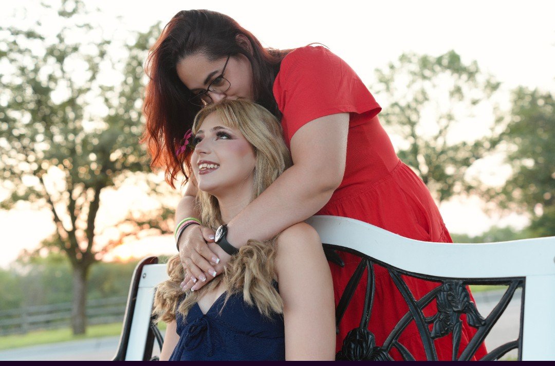 mommacombs25's tweet photo. Skye had her senior photos done! Isn't she absolutely stunning? https://t.co/qtQhyYszNl