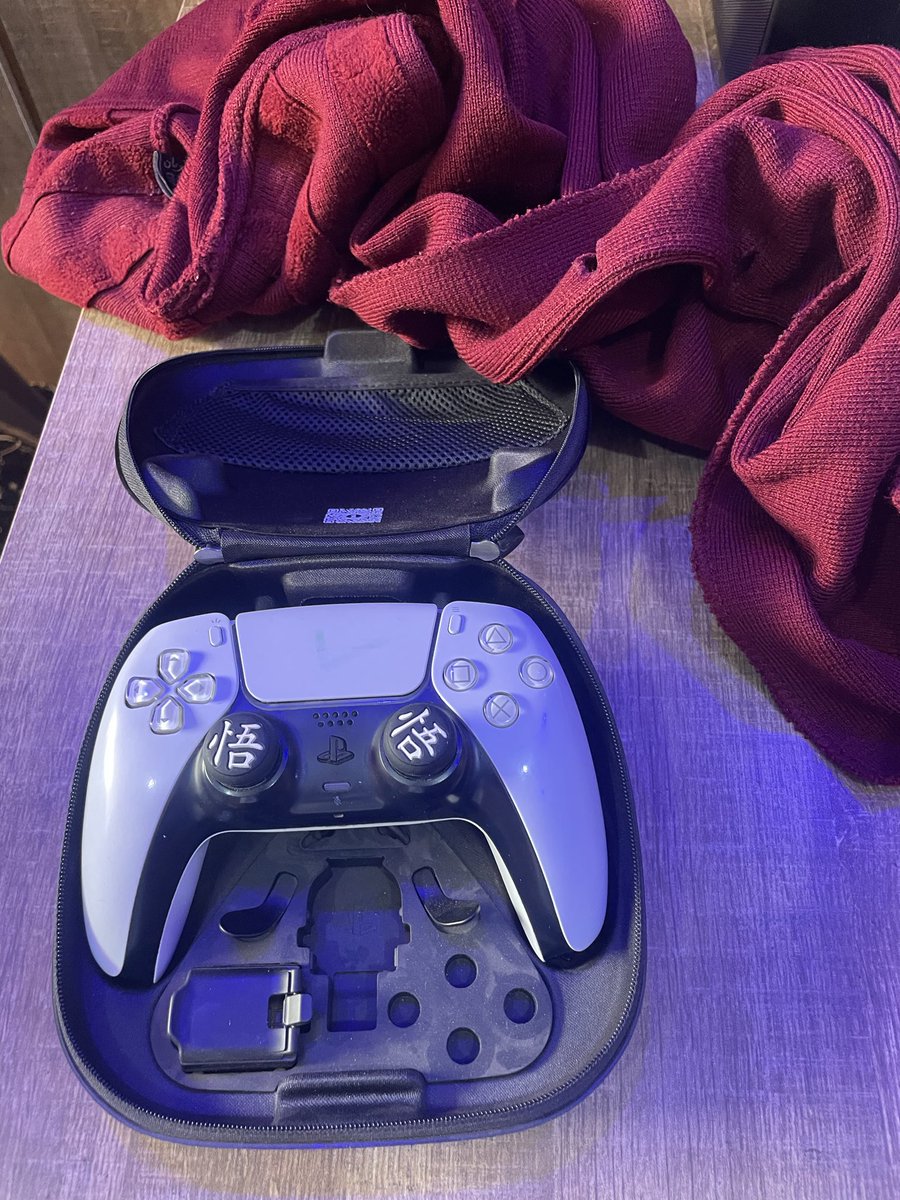 Iam_Goch's tweet photo. PS5 PAD AWOOF DEAL N70,000
+ CUSTOM POUCH AVAILABLE AS SEEN
CALL: 08134859457
Location: KUBWA ABUJA https://t.co/Q1lnyVT8Zp