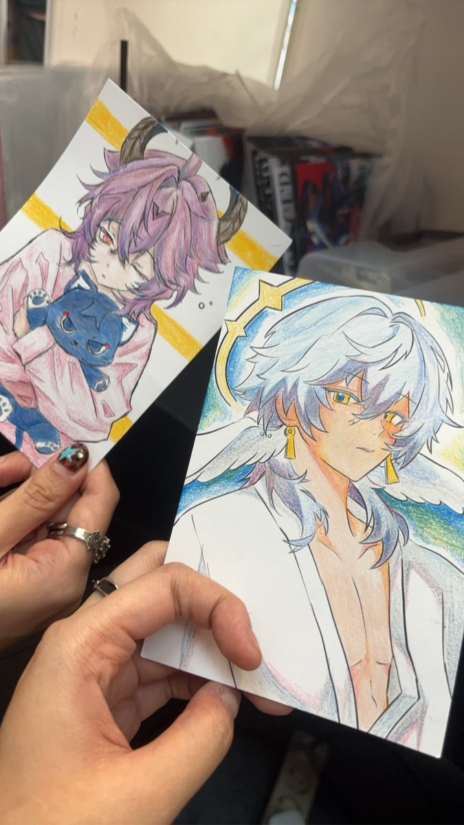 zeracaeli's tweet photo. me and @silk___faye being the ones who were secretly holding some coloring pencils hostage🏃‍♀️💨  

thank you for the activity corner elle!💞 https://t.co/sxrfxmyXw5
