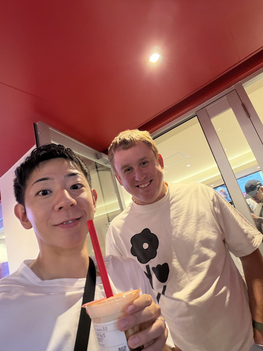 MachiAsuka's tweet photo. シドレンコと彼のコーチをしているブロフと渋谷で会いました🤝
元気そうでしたが、人が多すぎて少し疲れてそうでした笑
チャンピオンズ横浜でいいプレーしてほしいです！ https://t.co/sT4AIwabQF