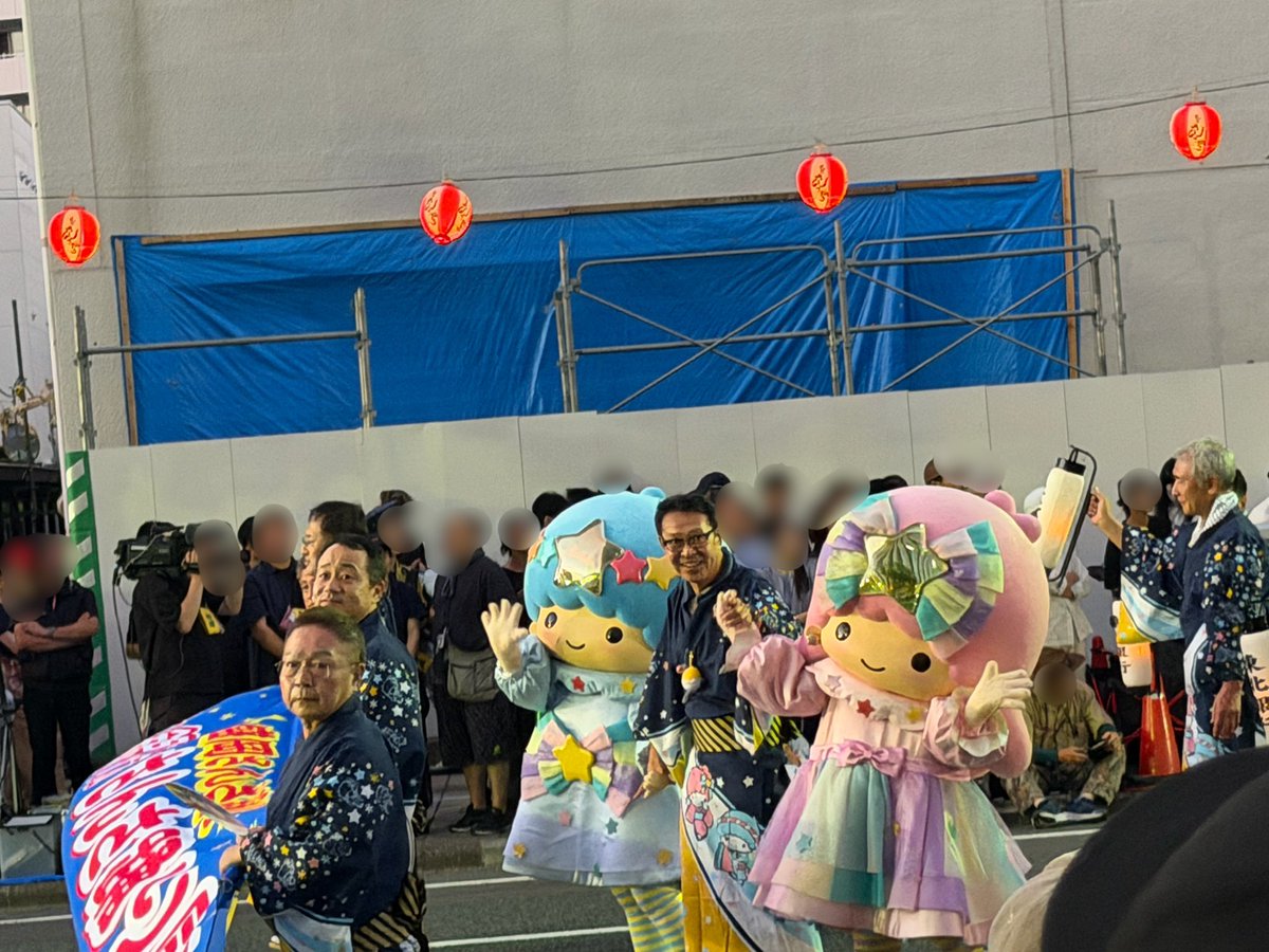 a_n3_lts's tweet photo. #盛岡さんさ踊り
東北銀行のキキララちゃんを拝みに行ってきました🏮💫
ポジ選びを完全にミスったのでこれぐらいしかお見せできるものはないです…🥲

演者さんたちが着ている浴衣(?)が可愛すぎて一着欲しい。。笑 https://t.co/sgTZbaZVRh