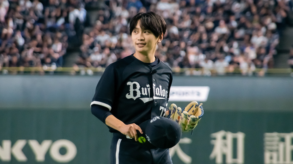 PacificleagueTV's tweet photo. 超豪華OBも集結✨
なにわ男子・藤原丈一郎さんが「Bs夏の陣2026 supported by SAMTY」初陣の始球式に登場⚾

🗣️「点数は…… 72.8点」

⬇️登板後のコメントはこちら
https://t.co/5z8GzGbhe0

#Bs2026 #Bs夏の陣2026 #藤原丈一郎 #パ・リーグインサイト https://t.co/R7IoIHTWKy