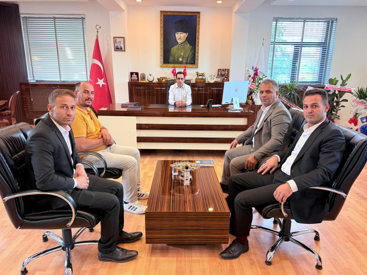 TCYakutiye's tweet photo. Büyük Birlik Partisi Yakutiye İlçe Başkanı Ferhat KOÇ ve beraberindeki heyet, Kaymakamımız Sayın Mehmet Rıdvan DOĞAN'a hayırlı olsun ziyaretinde bulundu. https://t.co/hUYhKIC1Xx