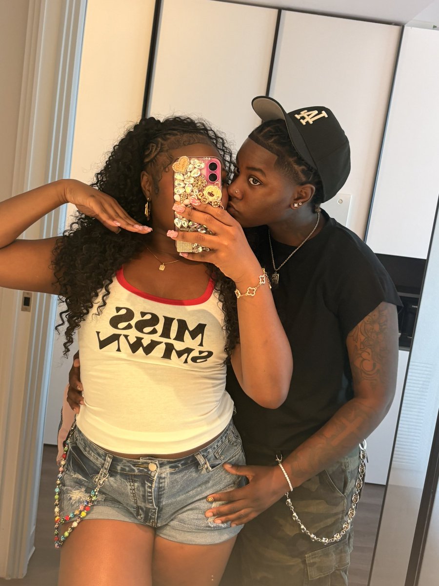 bjsickasxx's tweet photo. 2YR anniversary trip was a success! i love you mama👩🏾‍❤️‍💋‍👨🏾💒. https://t.co/gL7RieScGJ