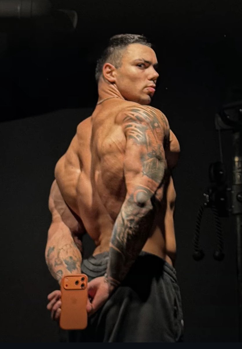 AndoniFitnessmx's tweet photo. #andonifitness 😜 https://t.co/nJ7wvrJ3nQ