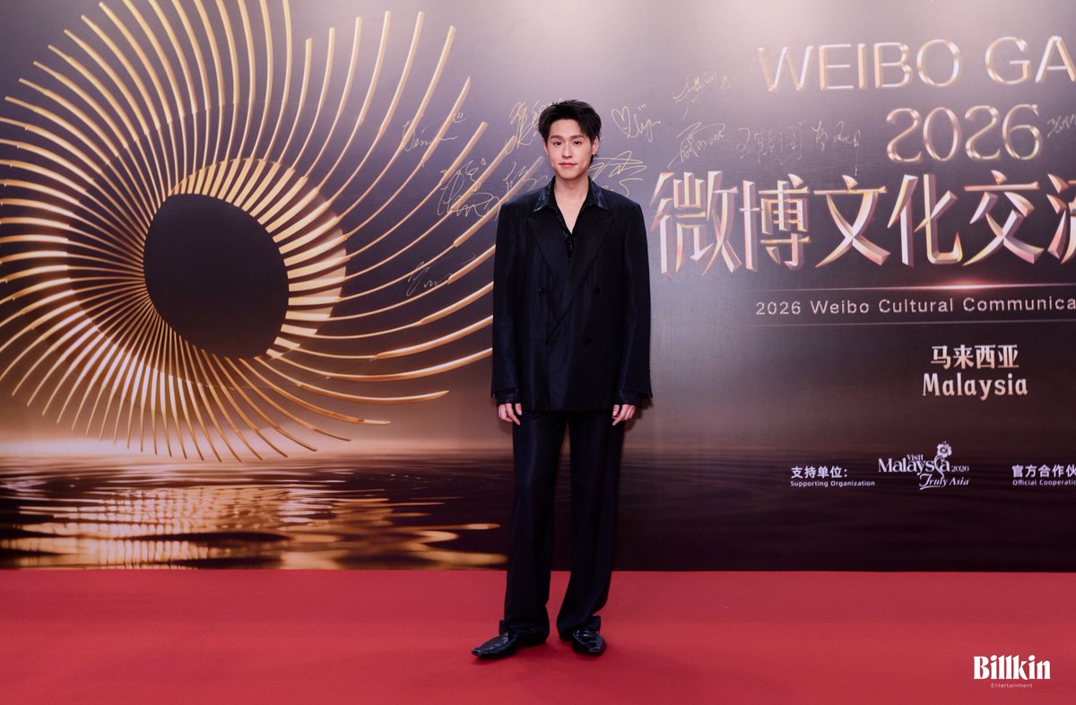 Billkin_Ent's tweet photo. Every little moment stays close to my heart. 🧡

Thank you for all the love. So grateful and honored to receive ‘Weibo Malaysia Representative Cross-disciplinary Artist of Original Film, Television and Music’ Sharing this moment with all of you made it even more special. ✨

#WeiboCulturalCommunicationNightMalaysia #Bbillkin