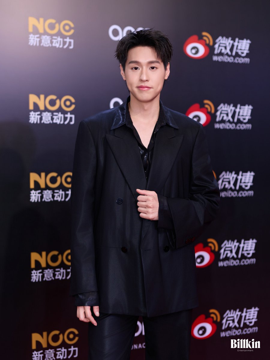 Billkin_Ent's tweet photo. Every little moment stays close to my heart. 🧡

Thank you for all the love. So grateful and honored to receive ‘Weibo Malaysia Representative Cross-disciplinary Artist of Original Film, Television and Music’ Sharing this moment with all of you made it even more special. ✨

#WeiboCulturalCommunicationNightMalaysia #Bbillkin
