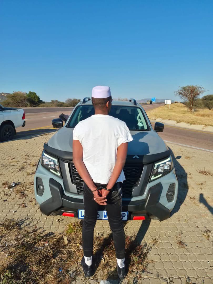Abramjee's tweet photo. Limpopo police have arrested three suspects and recovered two stolen Nissan Navaras worth an estimated R1.5 million during separate anti-smuggling operations targeting cross-border vehicle theft.

The first operation on Sunday led to the arrest of two Malawian nationals, aged 36 and 40, after a high-speed chase on the N1 near Polokwane. 

They were found in possession of a Nissan Navara ProMax stolen in Springs, valued at about R900,000, and allegedly destined for smuggling through the Beitbridge border.

In a second operation on Monday, police intercepted another stolen Nissan Navara worth about R600,000 on the N1 outside Polokwane. 

A 34-year-old South African man was arrested. The vehicle had been stolen in Alberton.

The suspects are due to appear in the Polokwane Magistrate’s Court on 4 August 2026. Police say investigations into the cross-border vehicle smuggling network are continuing.