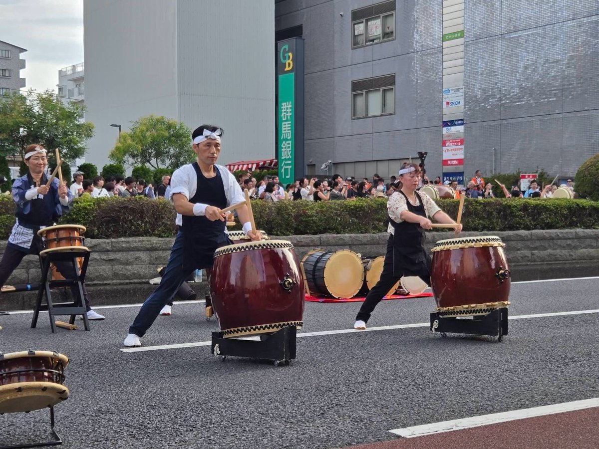 tomoyan889's tweet photo. 8/1 の夕方は 宇都宮の最大の祭り 
宮まつり 宇都宮の和太鼓天晴さんの
お誘いをいただき 一緒に演奏致しました。天晴のみなさん いつも感謝しております。バンバ大通りで演奏。
16時40分～17時20分。14団体の太鼓チームが一斉に演奏されました。暑かったですが 楽しかった☺️ありがとうございました🙇‍♀️ https://t.co/l0kv76nowk