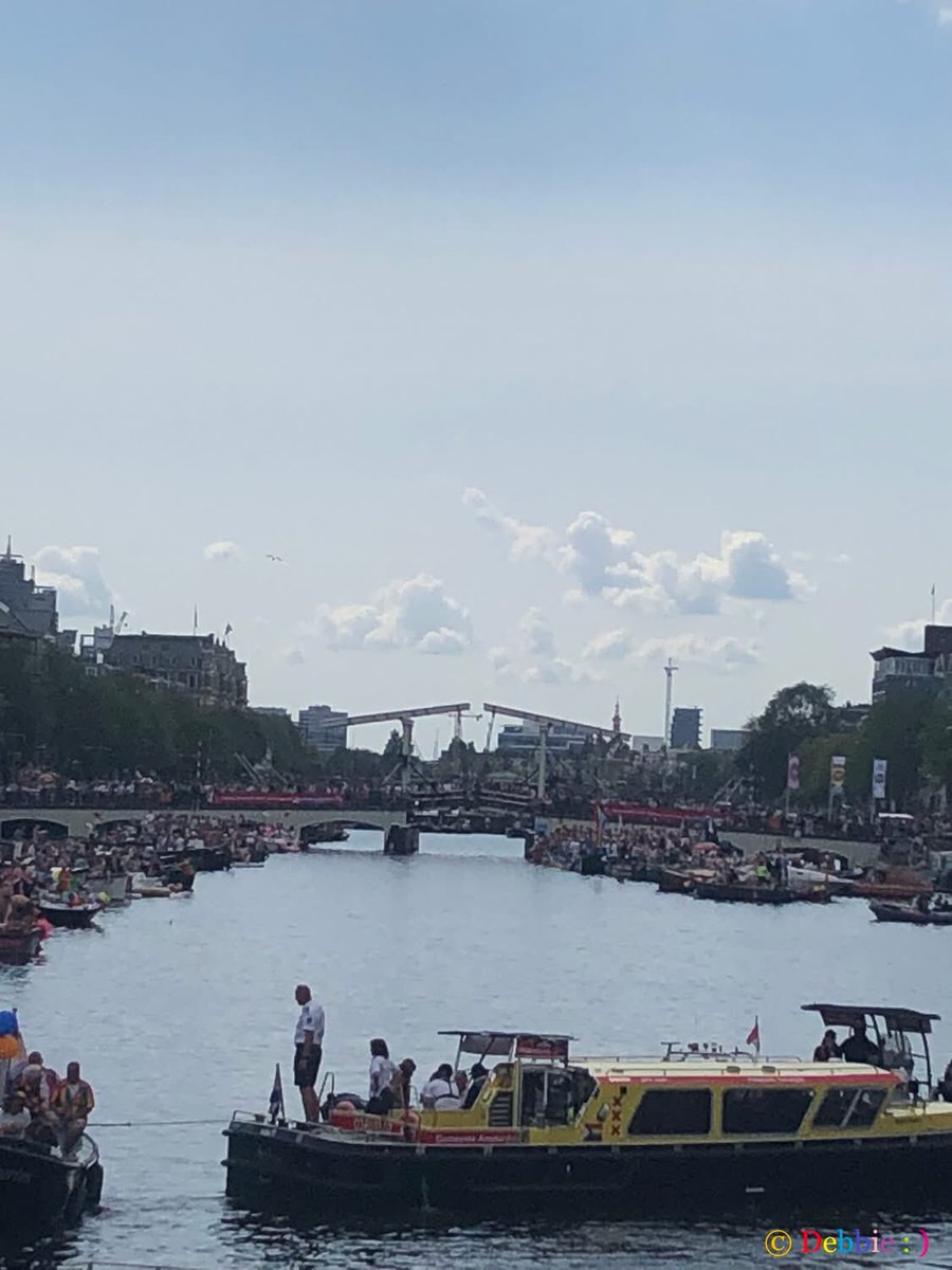 DebbieSchigt's tweet photo. Sfeer impressie 7
WorldPride zaterdag
Aan de Amsterdamse grachten…
#WorldPride 2026
#HappyPride
#Amsterdam https://t.co/Pv56Yn2H34