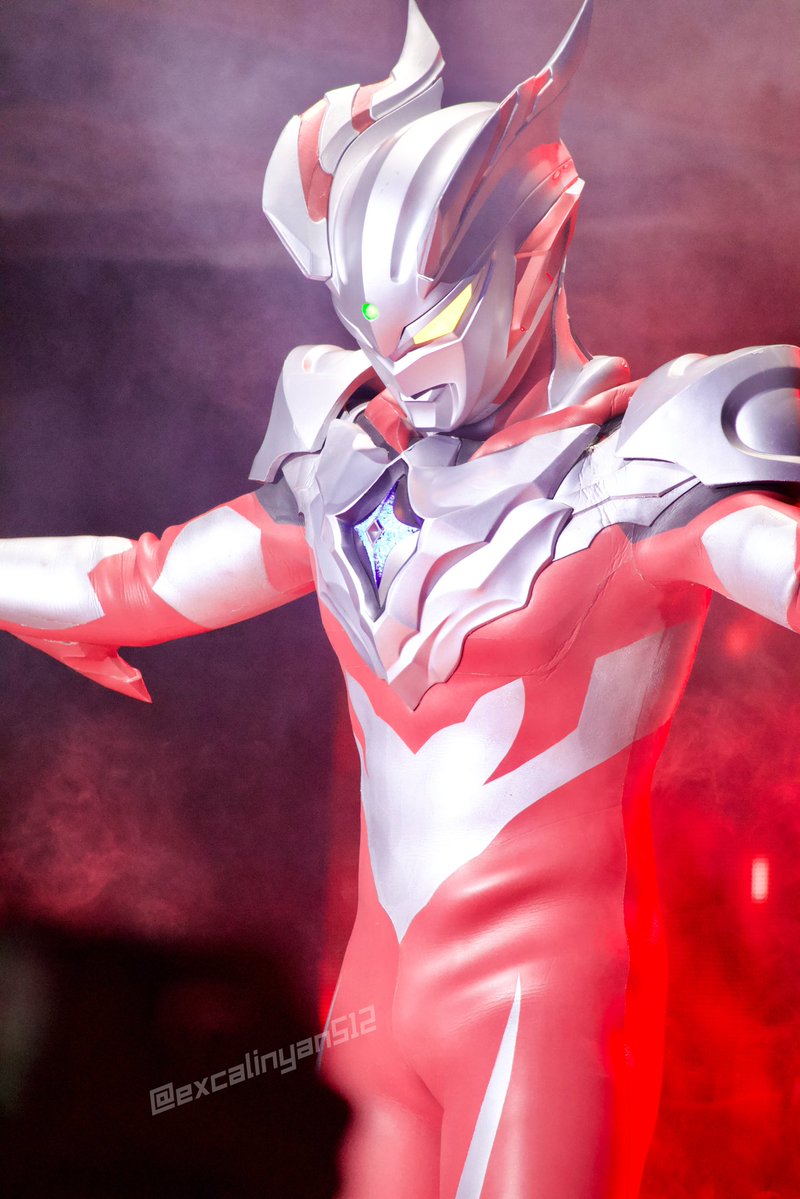 excalinyan512's tweet photo. 目の前でコスモライズに変身なされて神々しすぎたウルトラマンゼロさん

#ウルトラヒーローズEXPO https://t.co/ktqSf8kbG9