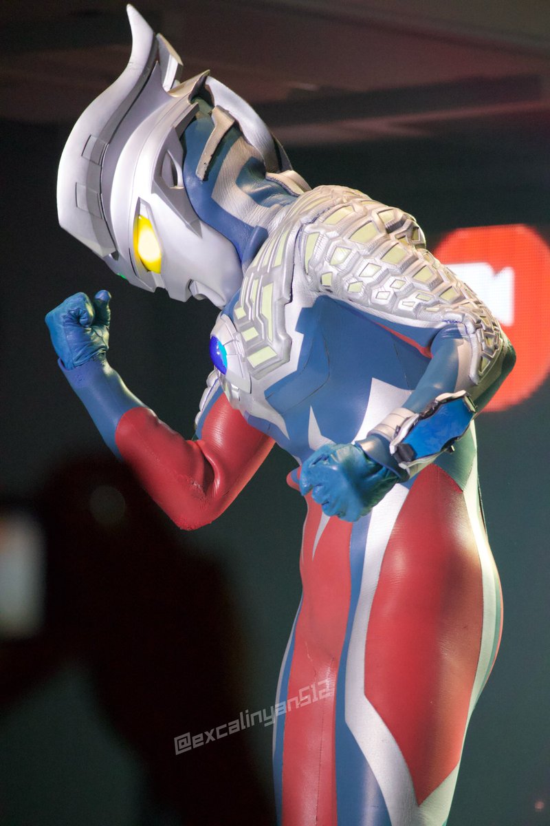 excalinyan512's tweet photo. 目の前でコスモライズに変身なされて神々しすぎたウルトラマンゼロさん

#ウルトラヒーローズEXPO https://t.co/ktqSf8kbG9