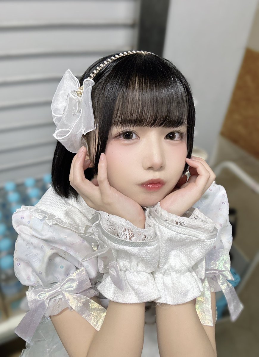 ice_tabetai0920's tweet photo. 最近あいす🍨の進化した可愛さをYouTubeのメイク動画見ながら昔の写真見てここ変わったんだー！って発見して可愛さを改めて感じる喜び🥹 でも結果いつどんな時でもその時のあいす🍨がいちばん可愛かった🥹💕 https://t.co/wGG6OFsk3y