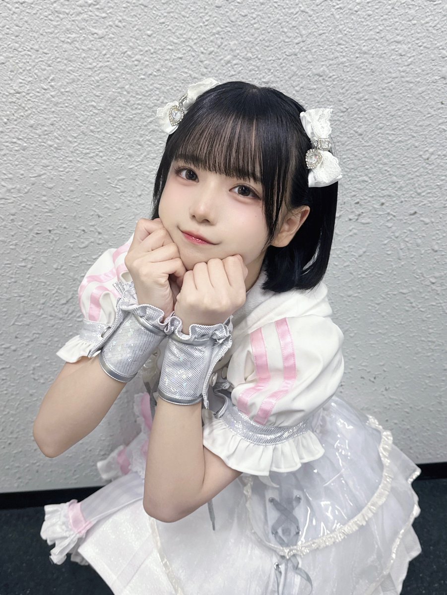 ice_tabetai0920's tweet photo. 最近あいす🍨の進化した可愛さをYouTubeのメイク動画見ながら昔の写真見てここ変わったんだー！って発見して可愛さを改めて感じる喜び🥹 でも結果いつどんな時でもその時のあいす🍨がいちばん可愛かった🥹💕 https://t.co/wGG6OFsk3y