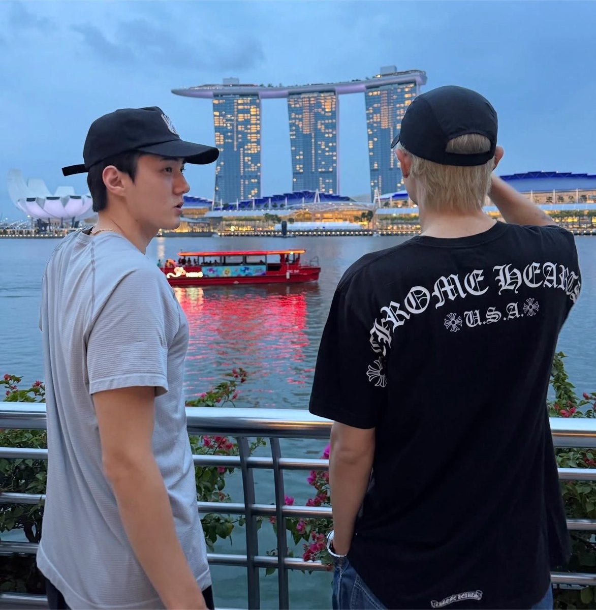 PCY_BASE's tweet photo. Yapper SEHUN listener CHANYEOL again😆

#CHANYEOL  #찬열 https://t.co/ZWkg3AdLTV