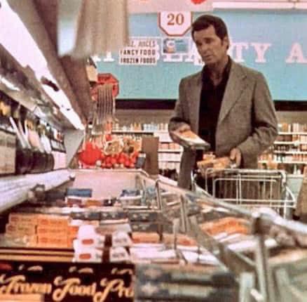 aflashbak's tweet photo. James Garner in the Rockford Files opening credits shopping at the Market Basket in Malibu https://t.co/05SzGPFK00