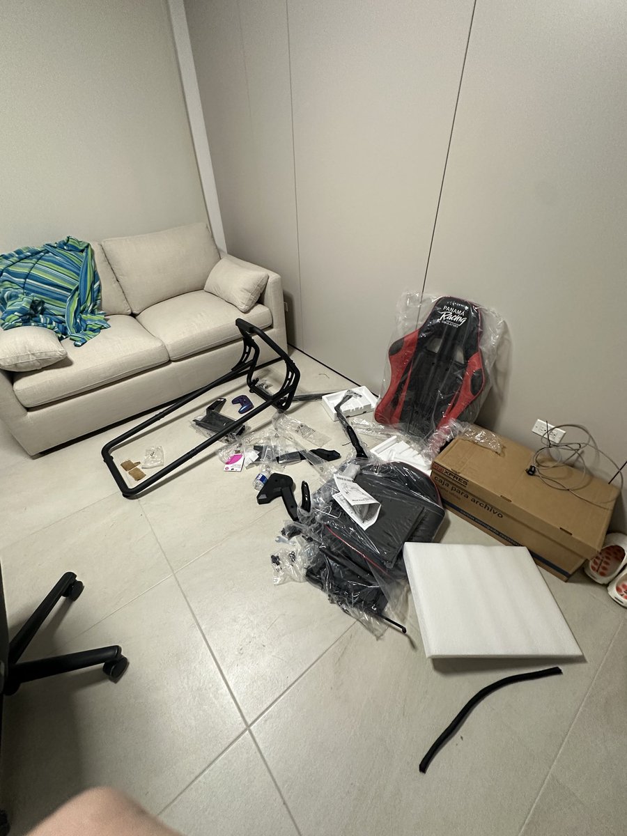 panamagadget's tweet photo. Proyecto completado. ✅

📺 Instalación profesional de un TV de 65”.
🏎️ Armado de un Racing Simulator Cockpit para una experiencia de conducción inmersiva.

#TheGadgetStore #Tecnología #Gaming #Panamá https://t.co/FtBvjY817k