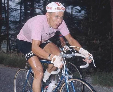 Na1chaca's tweet photo. Every dominant GC rider of the past was doing Giro-Tour double all the time without problem until Lance Armstrong decided its not possible and everybody collectively followed his model.

Now its only attempted by a big gun every few years and they always do well. Ride more races. https://t.co/OtgYNvE2c1