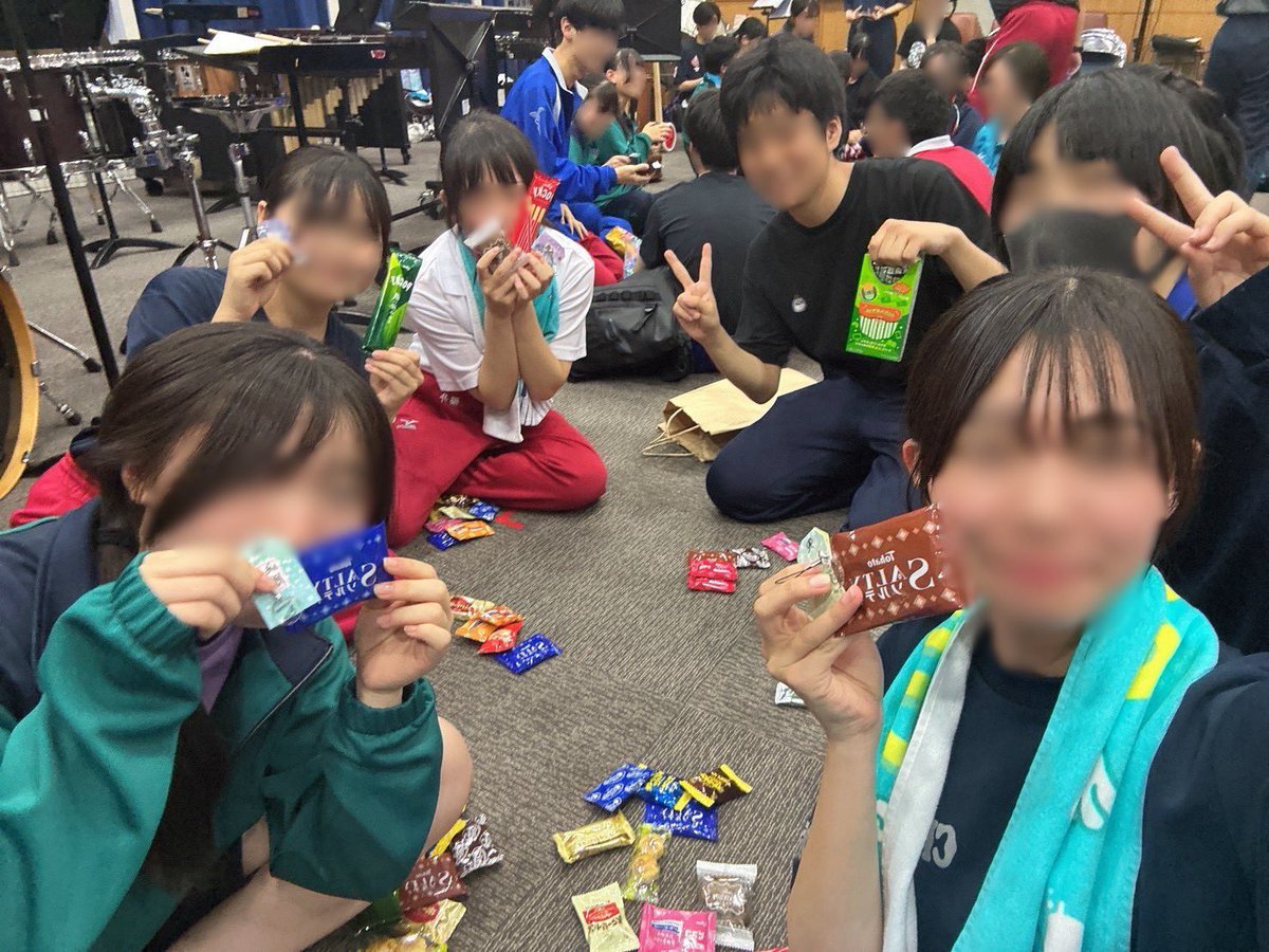 cchwind's tweet photo. 先日コンクールA部門に出る2、3年生の発表会を行いました！
Jr全員で本番前に先輩方の演奏を聞きました。ひとりひとりの思いがつまった演奏にとても感動しました。
コンクール本番で先輩方が今まで1番良い演奏ができるよう精一杯サポートします！頑張ってください😊 https://t.co/Zr3v9Zbasq