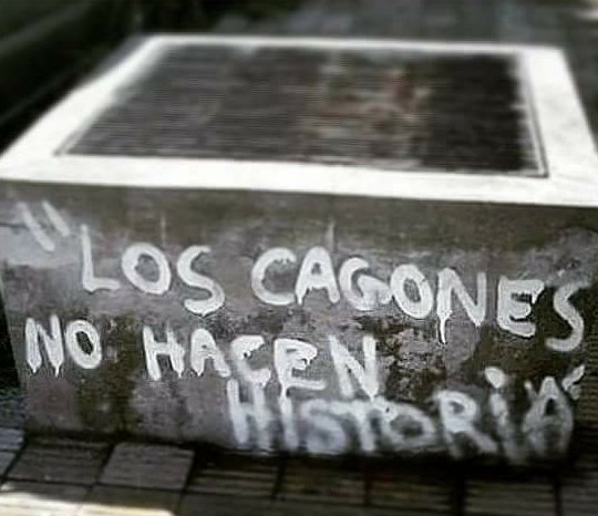 juanbalbi9's tweet photo. ✍️ "Los cagones no hacen historia". El mensaje de Eduardo Coudet con esta foto en su Whatsapp. El técnico de River no brindó declaraciones, pero sienta su postura tras la derrota. https://t.co/XdLAfu9Dnh