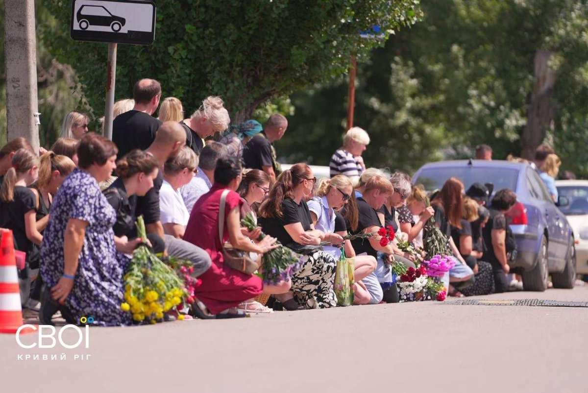 olex_scherba's tweet photo. Today, Ukraine carried to grave the six members the Voronov family killed last week in 🇺🇦 Radushne by a targeted russian strike. Mostly kids. The youngest 18 months old. 

Remains of five more family members undergoing DNA-test.

Damned Russia… https://t.co/k8Ri3vCOuz