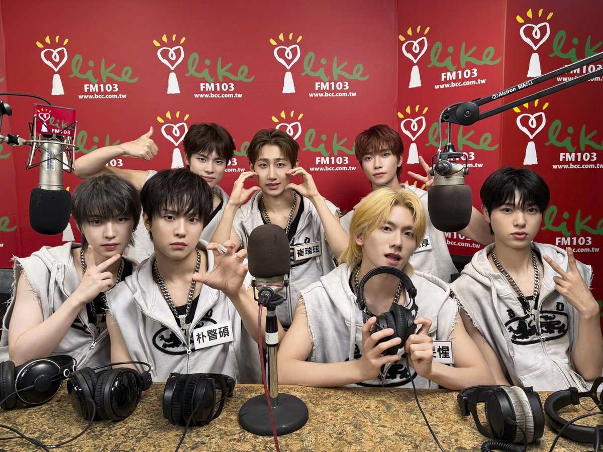 NewBeat_twt's tweet photo. [📸]
 
260803 娛樂ｅ世代  종료

娛樂ｅ世代와 함께한 즐거운 시간📻
오늘도 NEWBEAT와 함께해 주신 분들 고마워요‼️

#NEWBEAT #NBT #뉴비트 https://t.co/1Gd06uGM8k