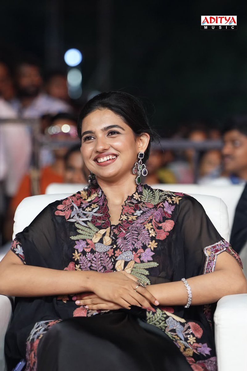 adityamusic's tweet photo. A gallery full of happiness β€οΈ
#VASAudioLaunch πΈ
-- https://t.co/KmgFuu64Ii
#VishwanathAndSons #VASonAUG14th
@Suriya_offl #VenkyAtluri @_mamithabaiju @realradikaa @TandonRaveena @gvprakash @vamsi84 @NavinNooli @NimishRavi @Banglan16034849 #SaiSoujanya @SitharaEnts @Fortune4Cinemas #SrikaraStudios @ThinkStudiosInd @adityamusic @AdityaTamil_ @PharsFilm