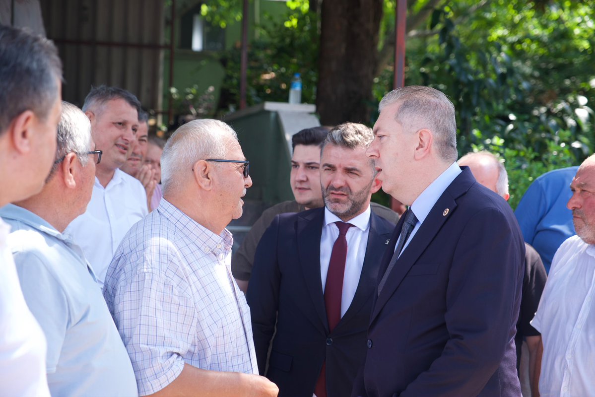 samet__caglayan's tweet photo. 📍 Sakarya Yağlı Tohumlar Tarım Satış Kooperatifi’ndeyiz

Sakarya Yağlı Tohumlar Tarım Satış Kooperatifi Başkanı Sezai Uzan ve kıymetli yönetimini;

Milletvekilimiz Ertuğrul Kocacık, İlçe Kadın Kolları Başkanımız Hatice Genç, İlçe Gençlik Kolları Başkanımız Emircan Kocaman, İlçe Yöneticilerimiz Sami Memiş, Selçuk İnce ve Gürkan Tekneci ile Serdivan Belediyesi Meclis Üyemiz Ercan Baylan birlikte ziyaret ettik.

Nazik misafirperverlikleri ve samimi ev sahiplikleri için kendilerine teşekkür ediyor, üreticilerimize ve tarım sektörüne katkı sağlayan çalışmalarında başarılar ve kolaylıklar diliyoruz.