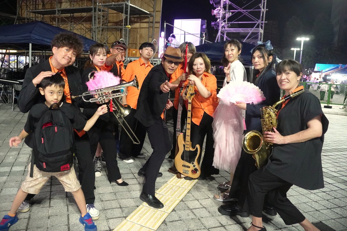 SkaticInvaders's tweet photo. 【おまつり広場2026】
昨日は #八戸三社大祭 おまつり広場でした！
今回は中日の出演ということもあっておまつり広場の人手も最高潮！お客さまもノリにのってくれて最高のライブになりました！ご来場のみなさん、ありがとぉぉ！我々の前に出演した「ハカイコウセンズ」さん、トリを務めた「Pacchi」さんもちょっとしか見れなかったけど最高にカッコよかったで！

次のライブはいよいよ恒例になりました定禅寺ストリートジャズフェスティバル！今回は9/13(日)の出演！次は仙台でお会いいたしましょう！！