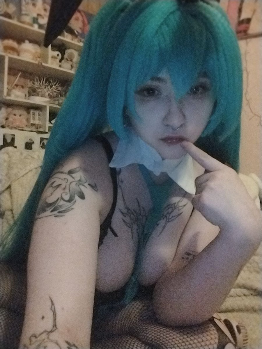stardycos's tweet photo. Hallo! #bunnysuit #miku https://t.co/4ewpDDVb2u