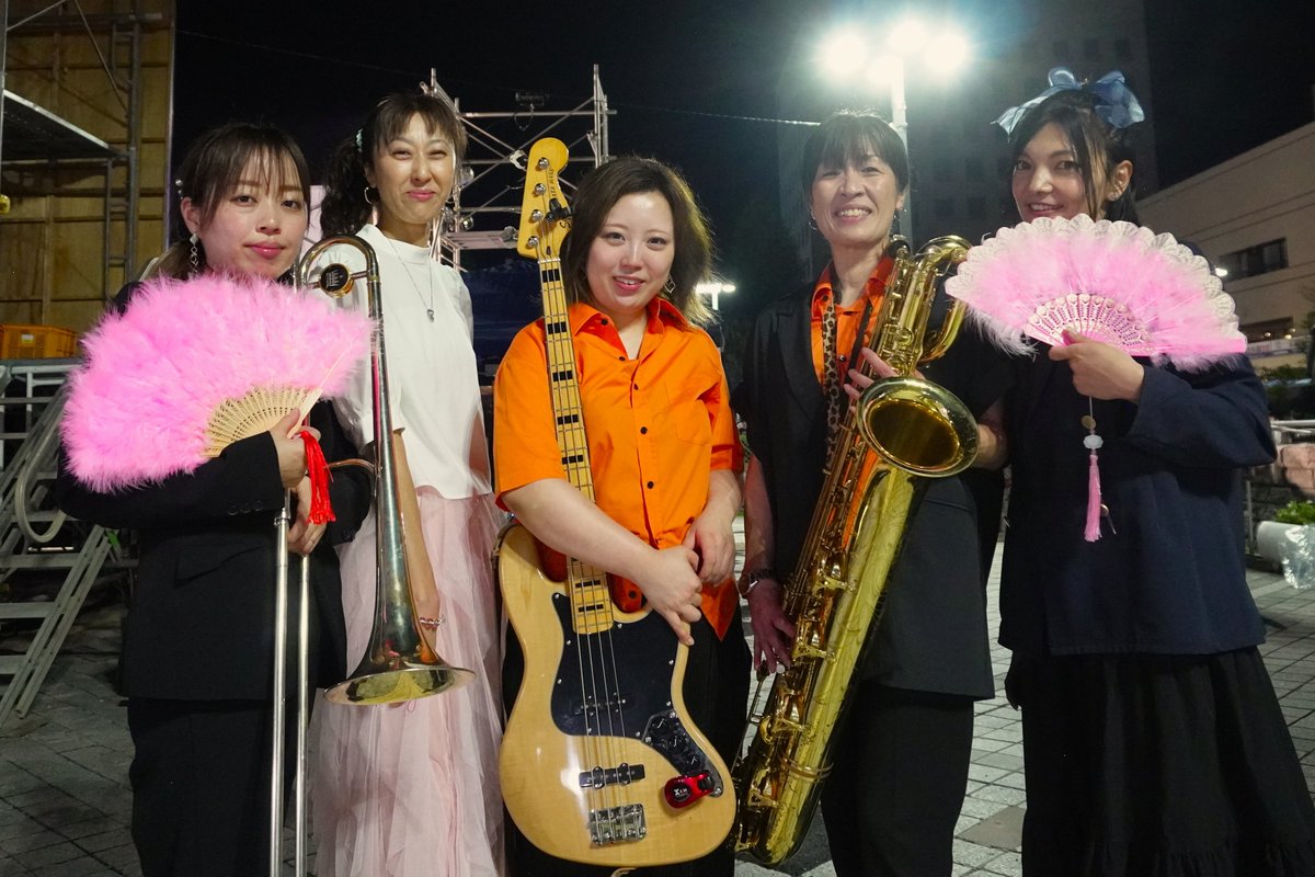 SkaticInvaders's tweet photo. 【おまつり広場2026】
昨日は #八戸三社大祭 おまつり広場でした！
今回は中日の出演ということもあっておまつり広場の人手も最高潮！お客さまもノリにのってくれて最高のライブになりました！ご来場のみなさん、ありがとぉぉ！我々の前に出演した「ハカイコウセンズ」さん、トリを務めた「Pacchi」さんもちょっとしか見れなかったけど最高にカッコよかったで！

次のライブはいよいよ恒例になりました定禅寺ストリートジャズフェスティバル！今回は9/13(日)の出演！次は仙台でお会いいたしましょう！！