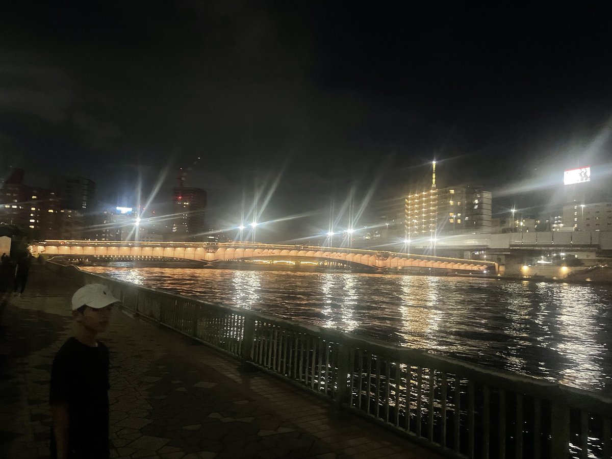saisa4545's tweet photo. 今晩はとても涼しくて気持ちいいので子供達と隅田川テラスを軽くジョギング🏃 https://t.co/MgdeSB6p5U