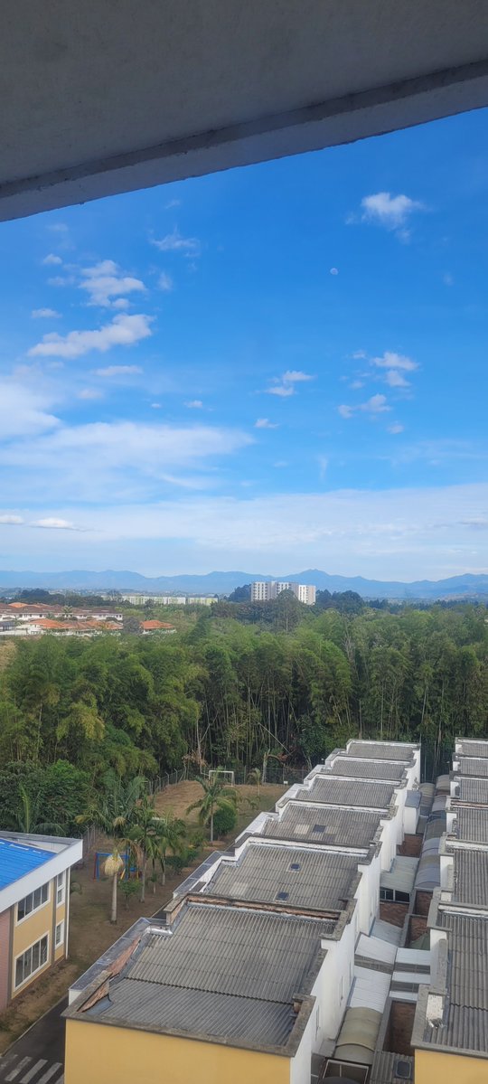 maosandoval1's tweet photo. @AerocivilCol abrió el aeropuerto de Popayán desde hace 4 días, así luce el cielo a esta hora en la ciudad y @avianca @aviancateguia sigue dejando a miles de viajeros afectados, hoy cancela nuevamente operaciones, no ha volado un solo avión de esa aerolínea desde el 31 de julio https://t.co/eEQs37djdt