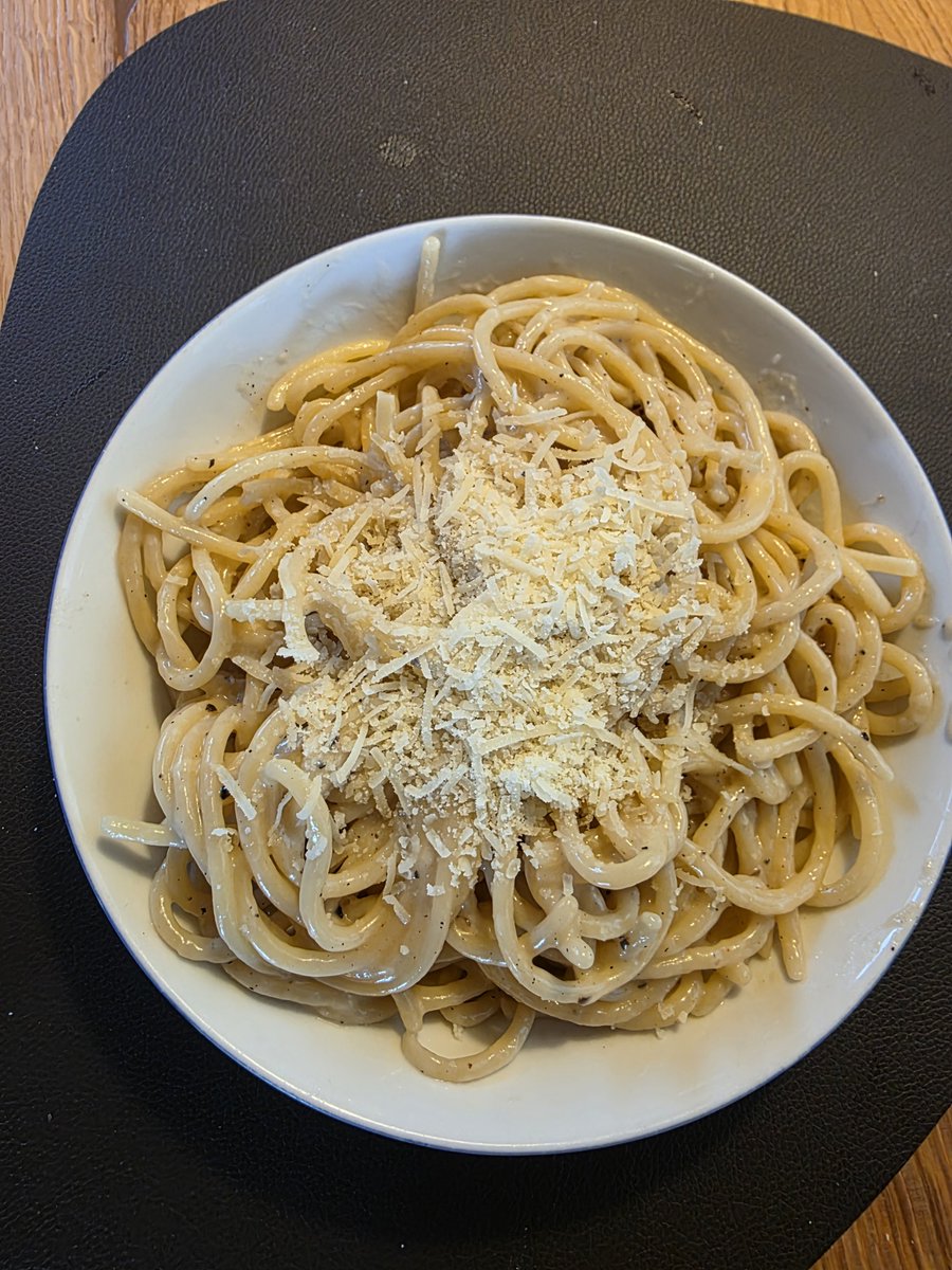 bossmopf's tweet photo. Spaghetti Cacio e Pepe
Really fun to cook and tastes really good. Really cheesy and hot thanks to lots of pepper. First try and im really satisfied with the result! https://t.co/ApNV2C57fG