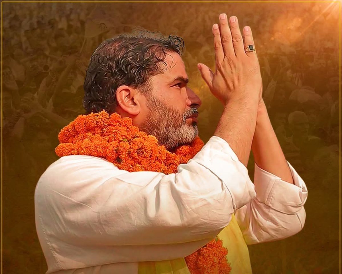 Rohini_khadse's tweet photo. बिहारच्या #Bankipur विधानसभा निवडणुकीत #PrashantKishor  यांचा झालेला विजयी ही भारतीय जनता पक्षाला चपराक आहे !

ही अशा उन्मादी वृत्तीला चपराक आहे की जी म्हणते की भाजपने कुत्रे मांजरी जरी उभे केले तरी निवडून येईल...

ही अशा अहंकारी वृत्तीला चपराक जी तरुणांच्या शक्तीला कमी लेखते, त्यांना मारहाण करण्यात, धमकावण्यात धन्यता मानते....

ही अशा हिंदूविरोधी वृत्तीला चपराक आहे की ज्यांच्या कार्यकाळात प्रभू श्रीरामांच्या मंदिरातील दानपेटीतून चोरी होते, जे आपल्या अध्यक्षांसमोर मारूतीरायांच्या वेशातील माणसाला भाजपचा झेंडा घेऊन नाचायला सांगतात

ही अशी चपराक आहे जी एका अस्ताची सुरुवात करत आहे !

@PrashantKishor @jansuraajonline #बांकीपुर #बिहार #नितिन_नवीन #प्रशांत_किशोर